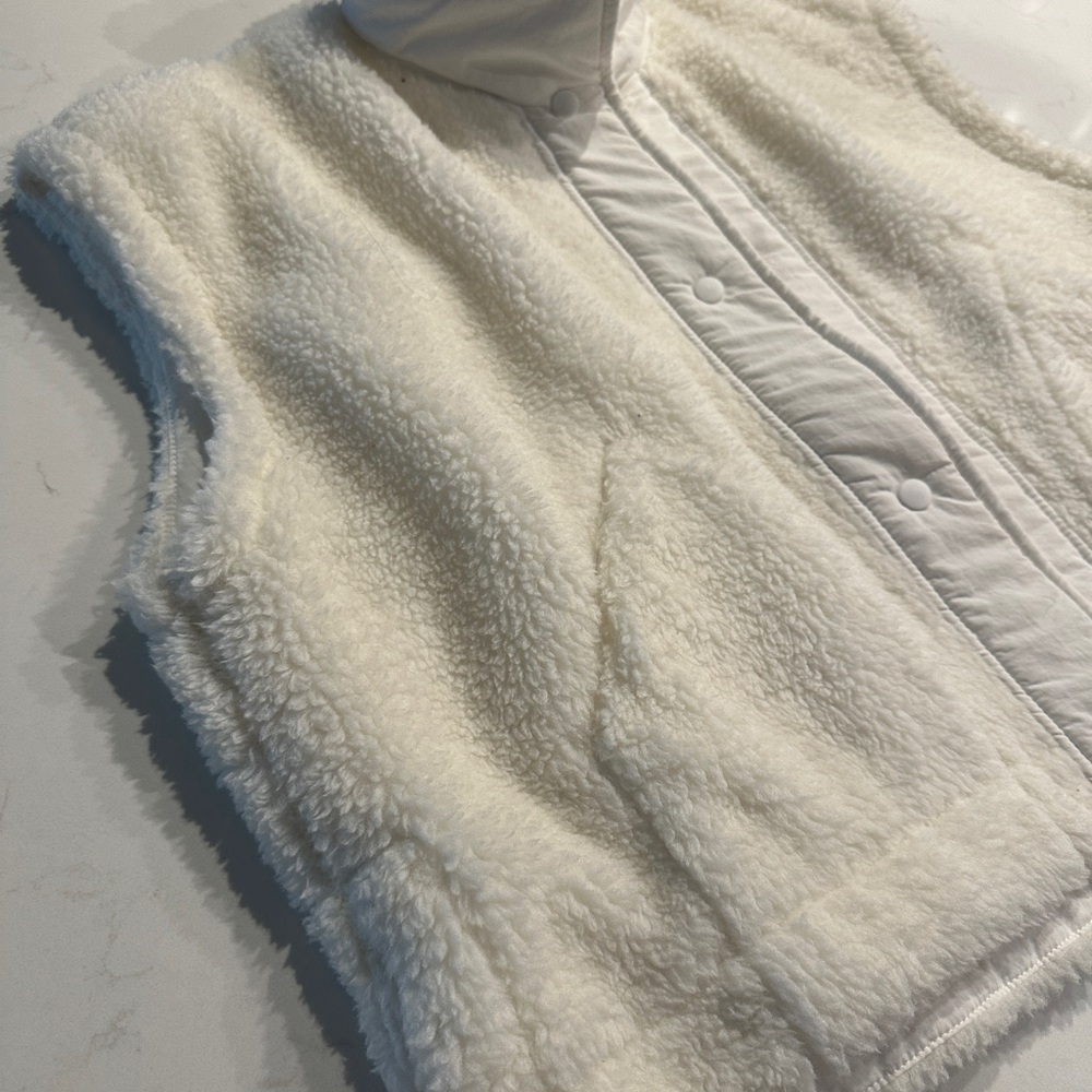 HYFVE Sherpa Vest Cream Sleeveless